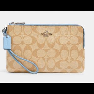 🔥Coach Authentic 🔥Signature Canvas wristlet